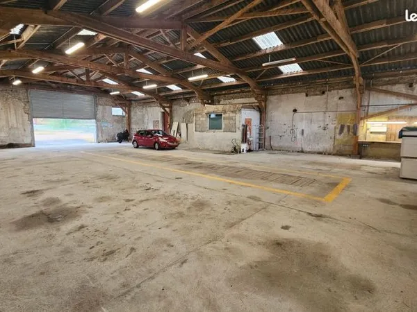 À saisir * Entrepôt à louer 420m2