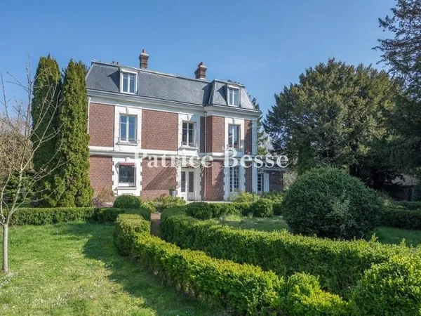 Maison 13 pièces 350 m²