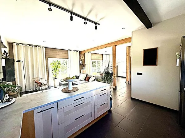 Maison idéalement située, excellent état, aucun travaux à prévoir, vue dégagée