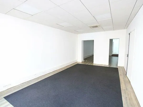 Bureau 4 pièces 90 m²