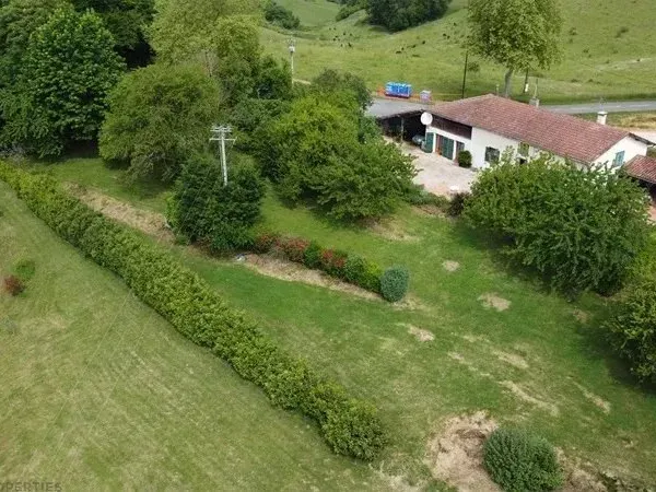Maison lumineuse face aux Pyrénées