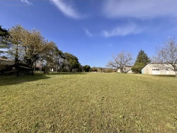 Terrain 2347 m²