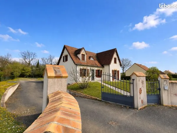 Plus qu'une maison... un véritable espace de vie à imaginer - 230 m² exploitables aux portes de Bour