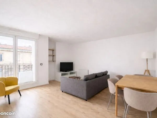 T3 meublé, balcon et parking - quartier St Jean (côté capucins)