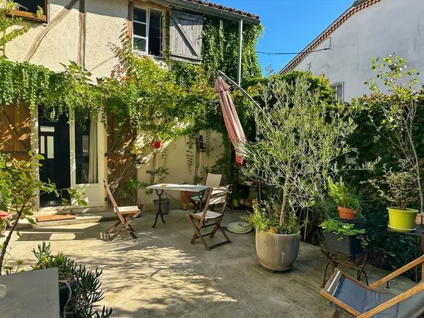 - BASSOUES (32) - À VENDRE - Ensemble de deux maisons à Bassoues (8 pièces) - 183 m2 avec cour intér