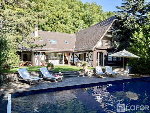 Maison 12 pièces 327 m²