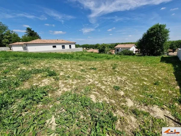 MONGISCARD TERRAIN A BATIR DE 800 M2