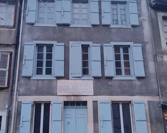 Maison 8 pièces 270 m²