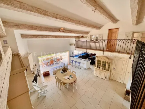 Duplex atypique entre le village et Pampelonne