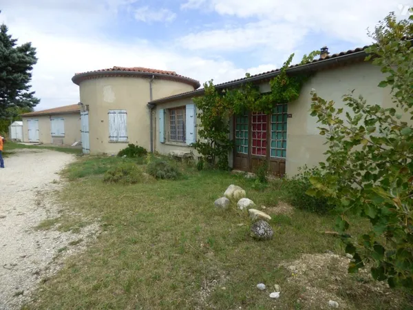 Local 3 pièces 230 m²