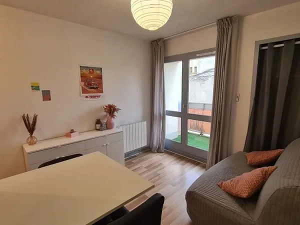 Exclusivité Studio lumineux avec balcon et parking Thabor