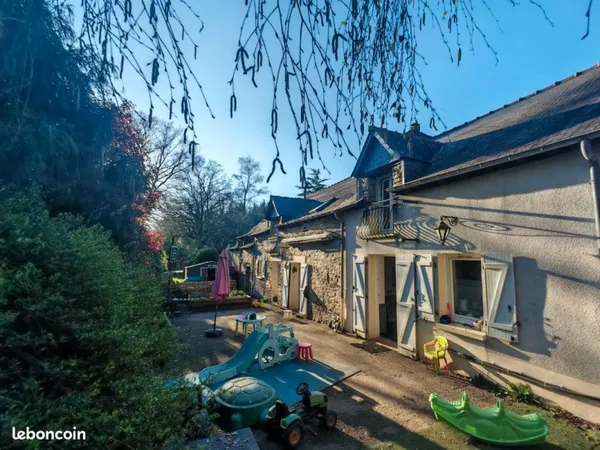 Longère 5 chambres dans cadre verdoyant