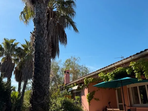 La garde - villa de charme plain-pied avec piscine, jardin exceptionnel & calme absolu