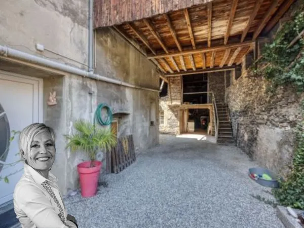 Isère (38) Goncelin-Maison de village T5 avec grange et cour