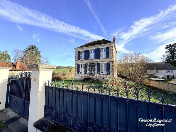 À vendre - Maison bourgeoise rénovée avec charme et de belles prestations, au Val-de-Mercy (89)