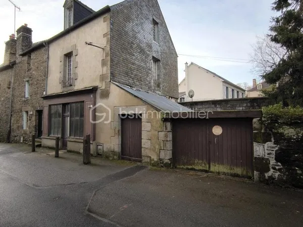 Maison de caractère à rénover à deux pas du Château de Fougères
