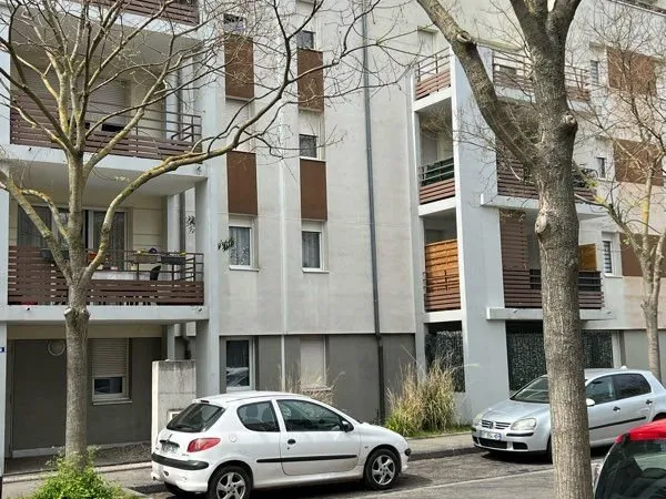 T 3 récent 65 m2 balcon garage