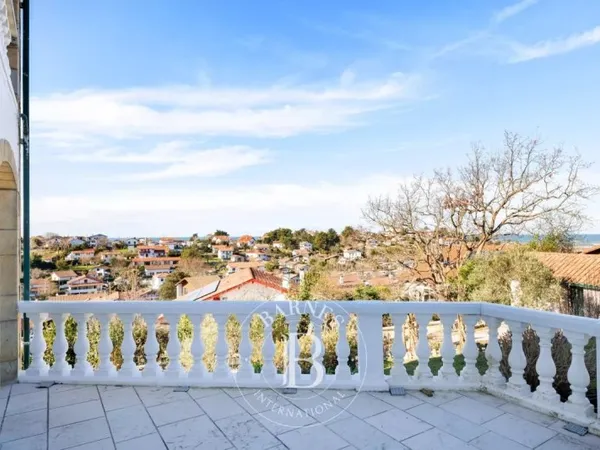 BIDART - GUETHARY, EN POSITION DOMINANTE, MAISON SUR PARCELLE DE 2 275 M²