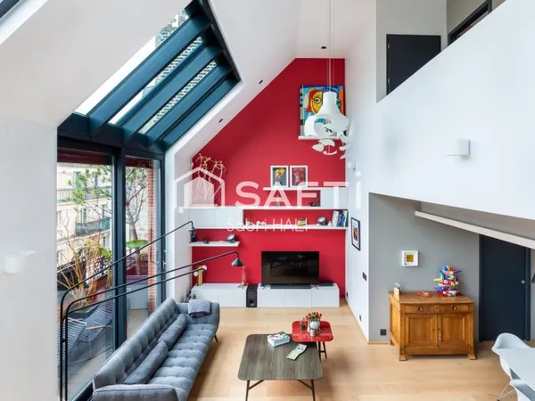 Un Bien d'exception, magnifique duplex s'étendant sur 214m², quatre spacieuses suites parentales.