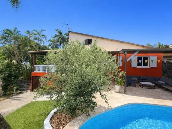 À vendre - Maison familiale - La Possession - Vue mer exceptionnelle avec piscine