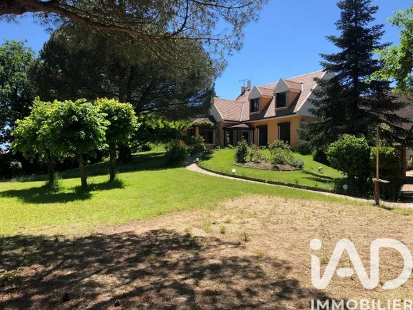 Maison 8 pièces 308 m²