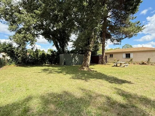 Terrain 558 m²