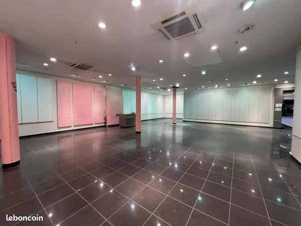 Local 216 m² Poitiers