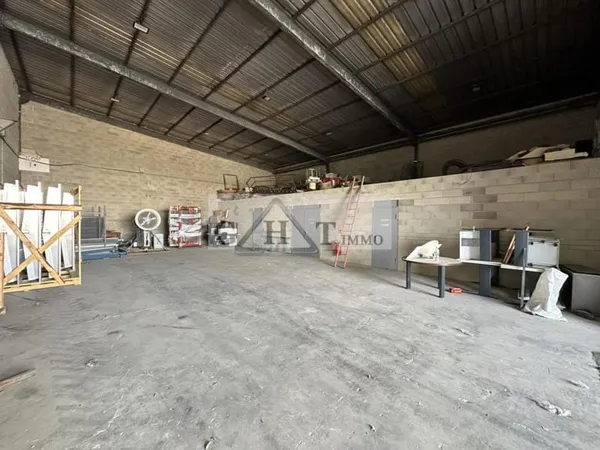 ENTREPOT 350M² A LOUER SAINT GERMAIN LES ARPAJON