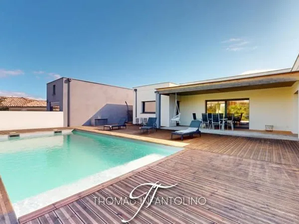 EN EXCLUSIVITE - PLAIN PIED - 3 CHAMBRES DONT UNE SUITE - STUDIO - 2 CHAMBRES D'APPOINT - GARAGE - P