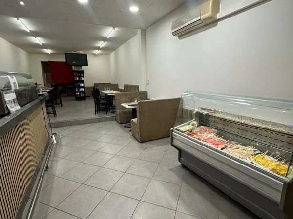 Local snack restaurant tout commerces
