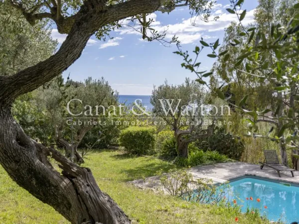 CARQUEIRANNE PROPRIETE RARE SUR LE SECTEUR ACCES DIRECT A LA MER