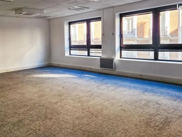 Bureau 407 m²