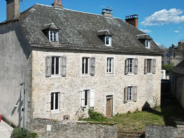 BOZOULS, appartement de Type 2, cave, vue dégagée