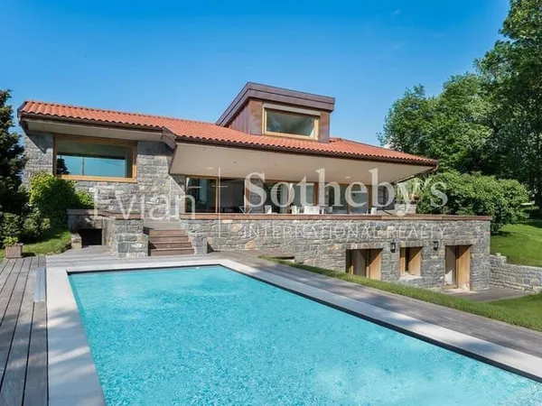 Villa 10 pièces 266 m²