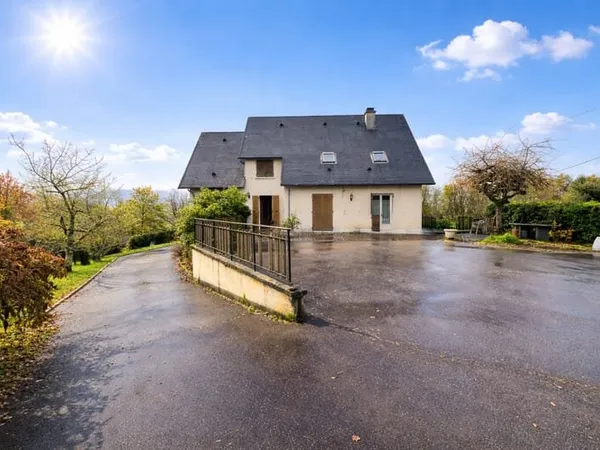 AGREABLE MAISON FAMILIALE 4 CHAMBRES - TULLE QUARTIER CROIX