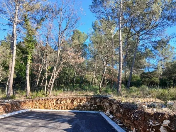 Terrain 857 m²
