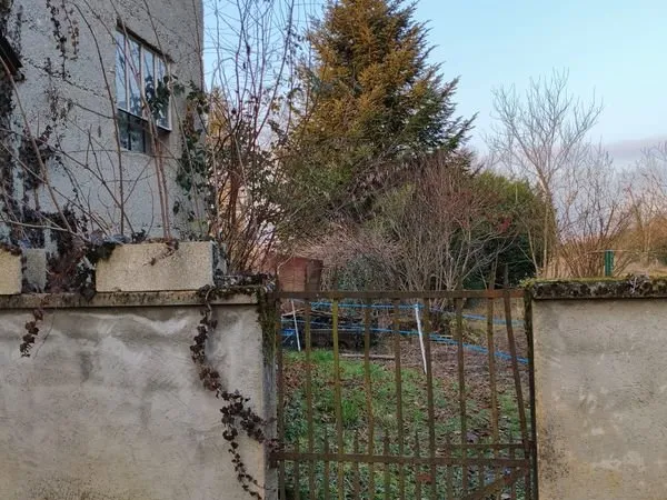 Belle grange en pierre à rénover - Jardin 5500 m² - Le Bouchage (38)