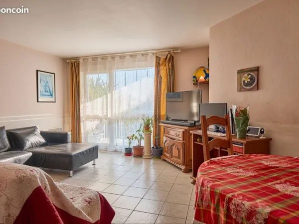 Grand F5 de 83m² avec Balcon + Parking - Pied du RER D
