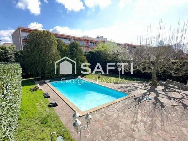 EST LYONNAIS MAISON COSSUE DE 169 m2 SUR TERRAIN DE 821 m2, AVEC PICSINE, A DECOUVRIR SANS ATTENDRE
