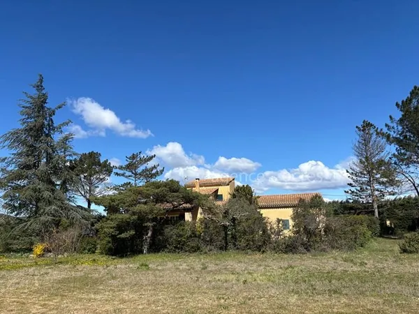 Maison à rénover avec fort potentiel à Roussillon (84220)