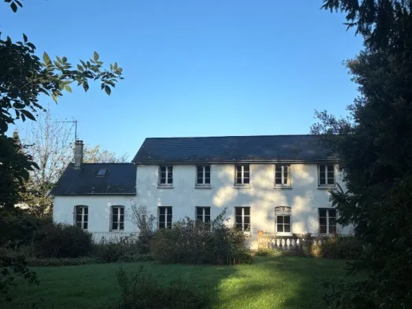 Maison Bois Guillaume - parc de 3300m² - 5 chambres - 2 chambres RDC - 211 m2 plein centre de Bois G