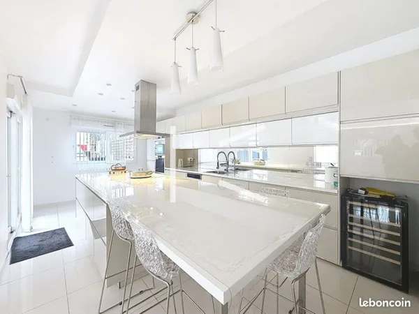Maison 6 pièces 194 m²