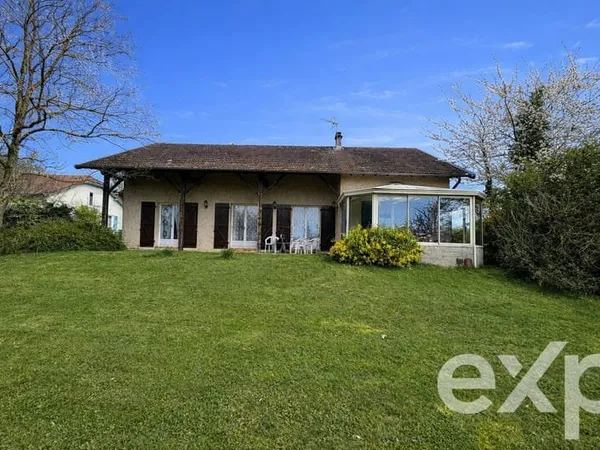 Maison familiale au centre de St Georges d'Esperanche