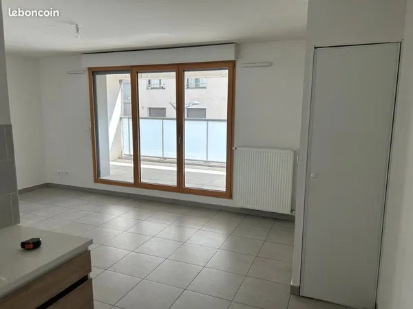 Studio avec terrasse, Jet d'eau 162 000
