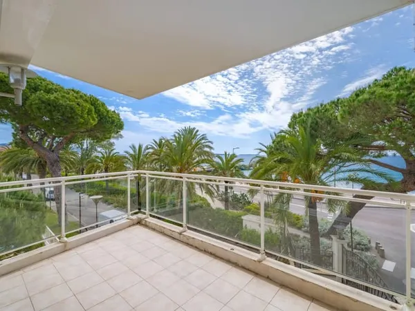 Cannes appartement d'exception face à la mer