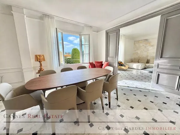 Appartement 5 pièces 158 m²