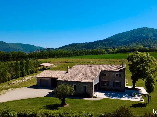 Mas rénové avec vue en Drôme
