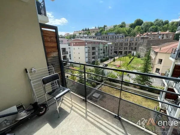 T1 AVEC TERRASSE EN CENTRE VILLE