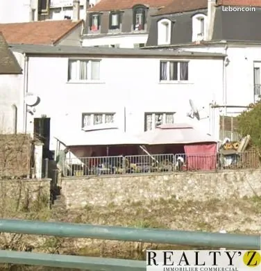 Local commercial 155 m²