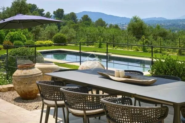 Elégante villa rénovée avec vue panoramique imprenable